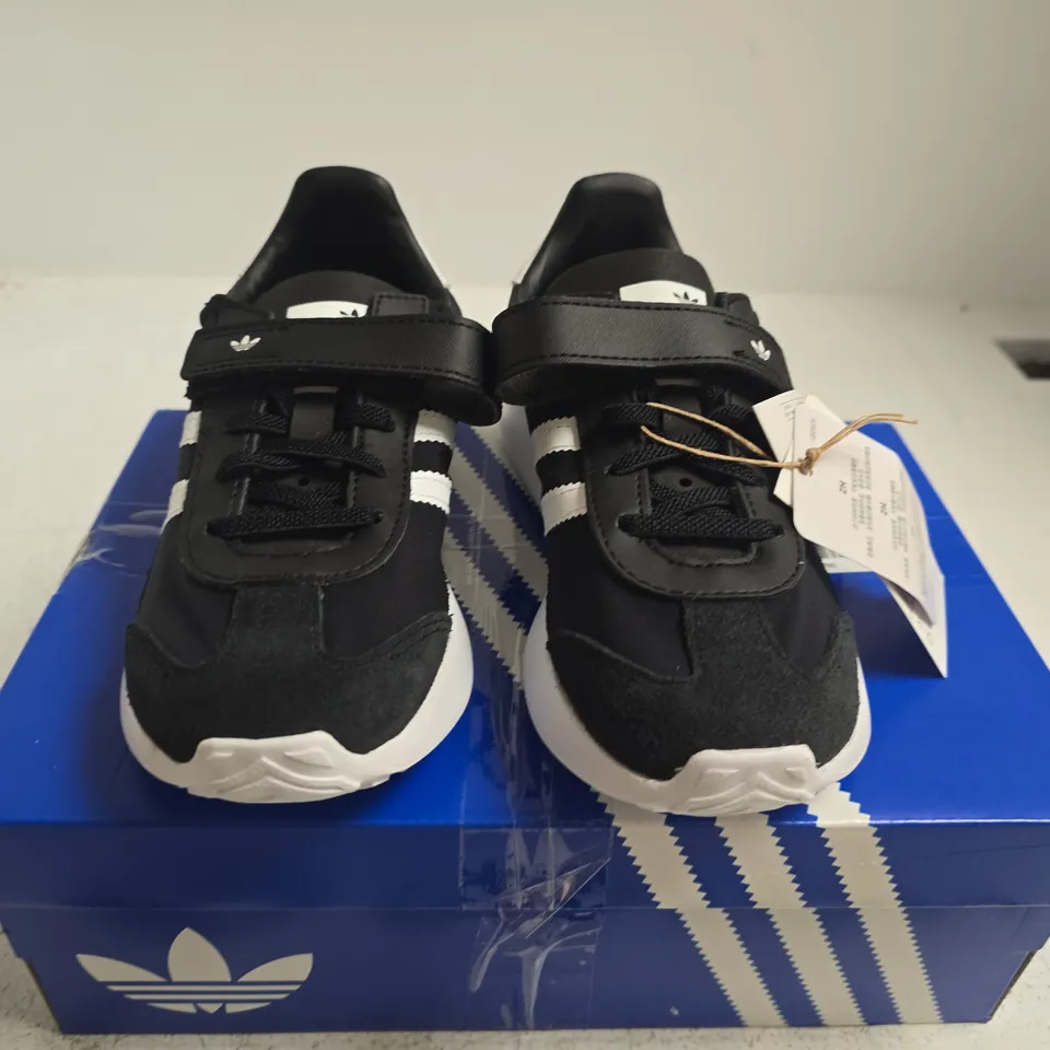 BOXED PAIR OF KIDS ADIDAS COUNTRY XLG CF EL C TRAINERS – BLACK/WHITE, UK 11