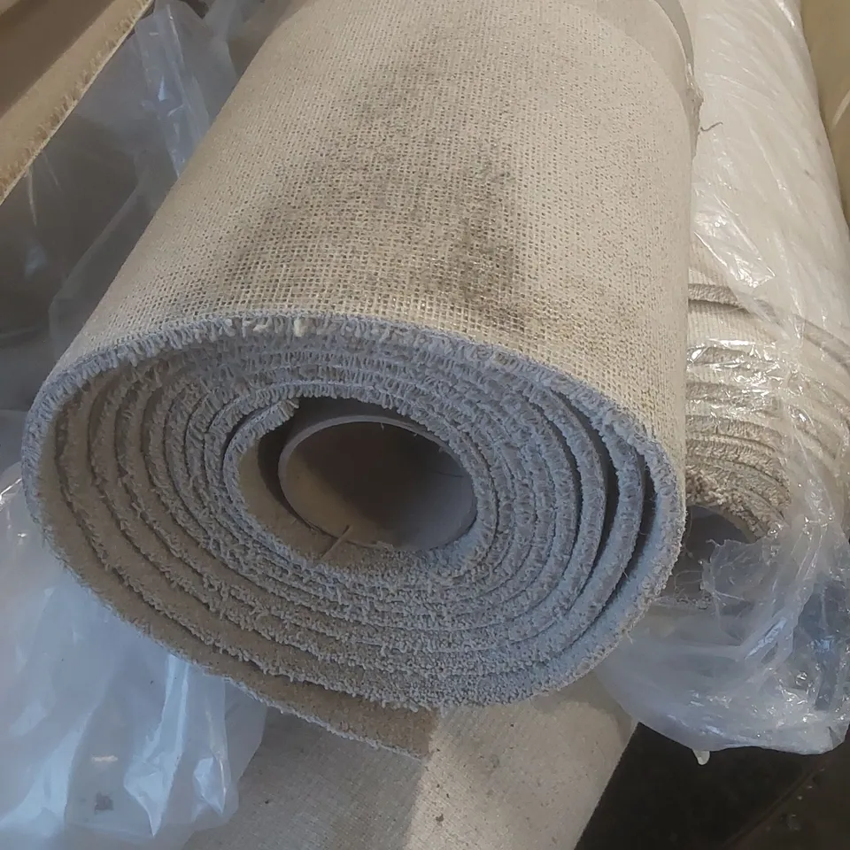 ROLL OF QUALITY CARPET // SIZE: APPROX 4 X 6m