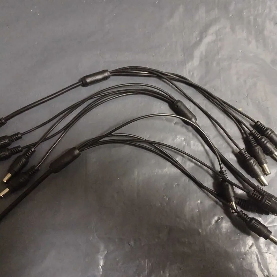 LARGE QUANTITY OF ASSORTED 4-WAY CABLE SPLITTERS