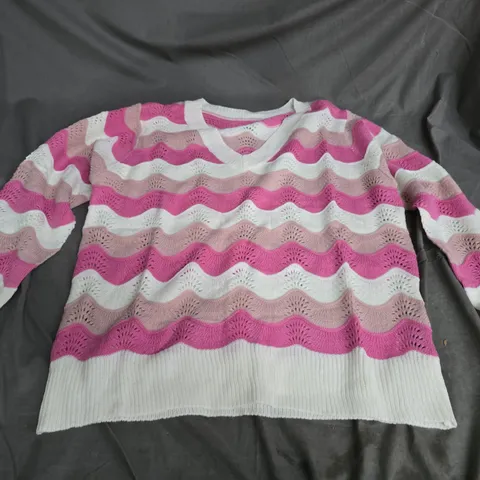 WOMEN'S KNIT JUMPER WITH PINK, WHITE AND BEIGE WAVY STRIPE