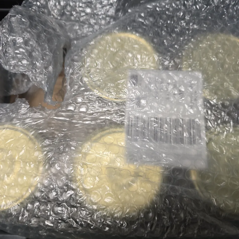 APPROXIMATELY 7 ASSORTED FOOD ITEMS TO INCLUDE - BIONA APPLE PUREE & SWEET CHILLI RICE CRACKERS 