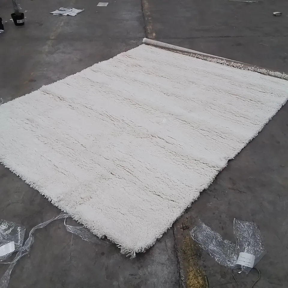 QUALITY DESIGNER AREA RUG - APPROXIMATELY 240X160CM