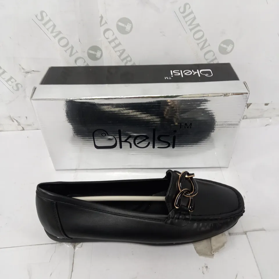 BOXED PAIR OF KELSI CHAIN DETAIL LOAFERS BLACK UK 7 