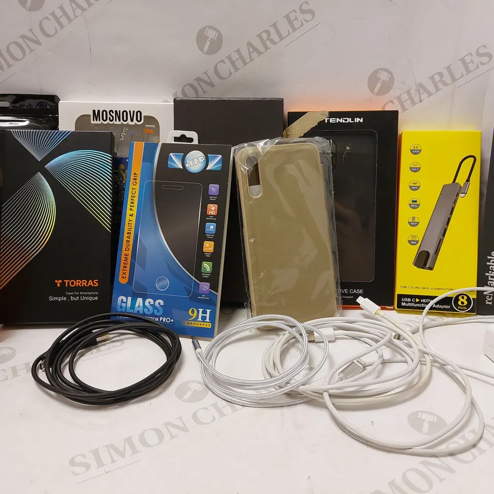 BOX OF APPROX 25 ASSORTED MOBILE PHONE ACCESSORIES TO INCLUDE CASES, USB CABLES, SCREEN PROTECTORS, ETC	