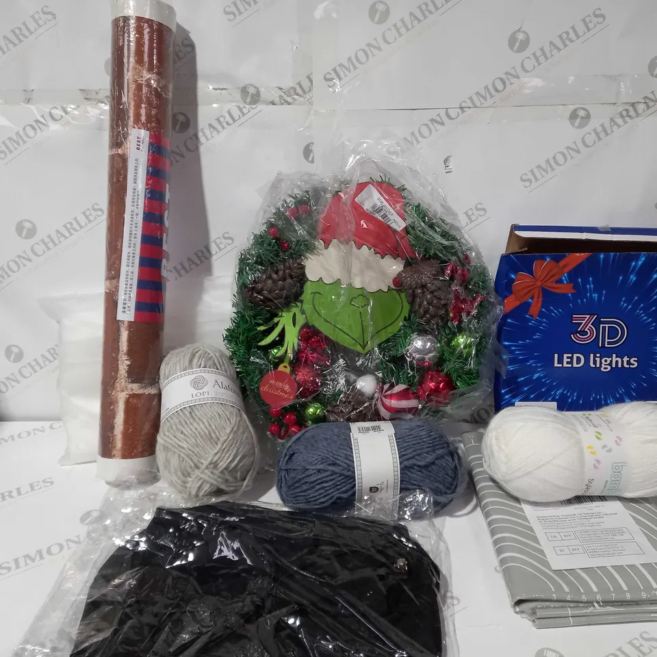 APPROXIMATELY 15 ASSORTED HOUSEHOLD ITEMS TO INCLUDE GRNGE WREATH, BALL OF YARN, BRICK TEXTURE WALLPAPER, ETC