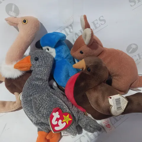 BOX OF APPROXIMATELY 5 ASSORTED SOFT PLUSH TOYS TO INCLUDE TY BEANIE BABY HONKS, TY BEANIE BABY STRETCH, TY BEANIE BABY EARLY, ETC