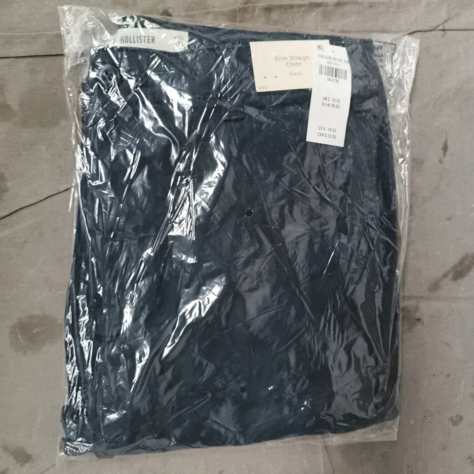 BAGGED HOLLISTER SLIM STRAIGHT CHINOS IN NAVY SIZE 34/30