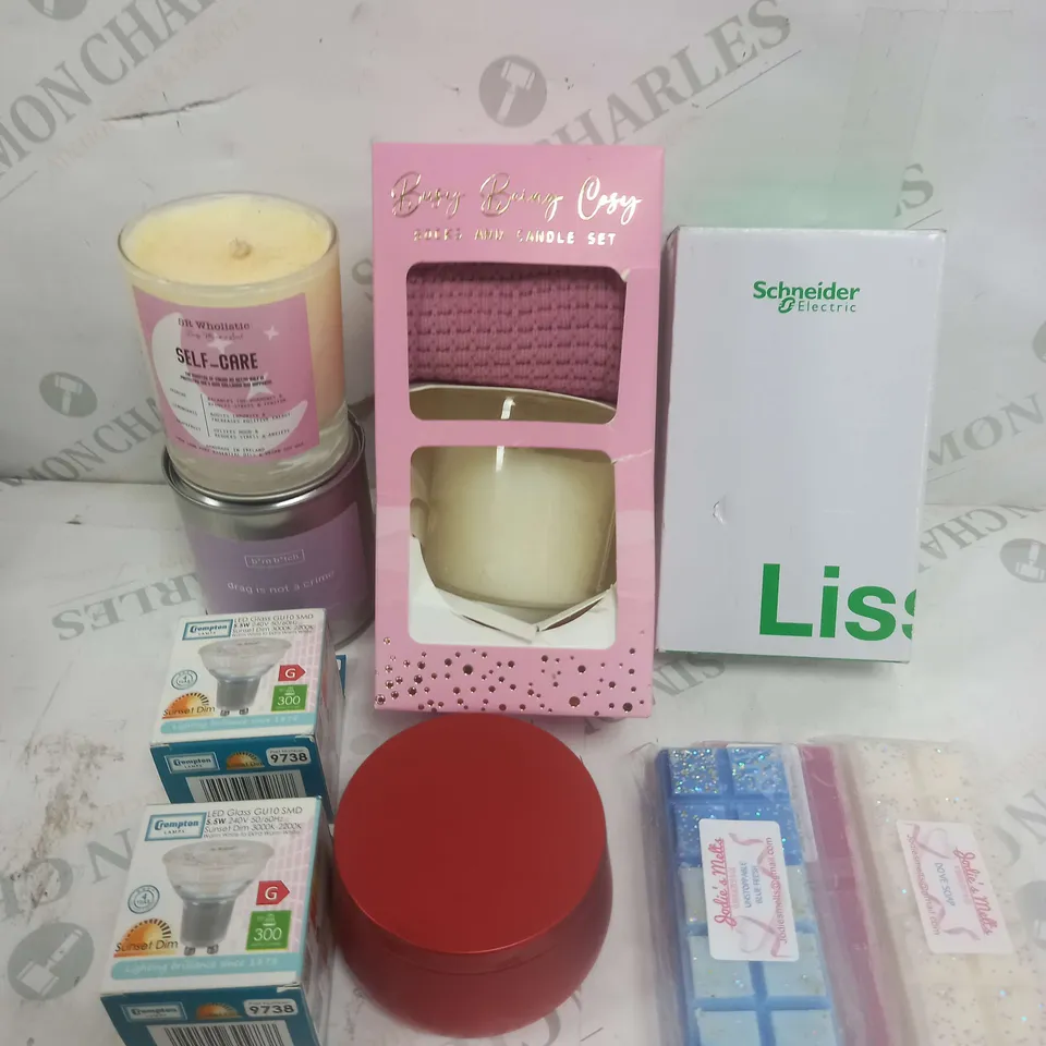 BOX OF APPROXIMATELY 10 ASSORTED ITEMS TO INCLUDE - CANDLE, WAX MELTS, BULBS ETC