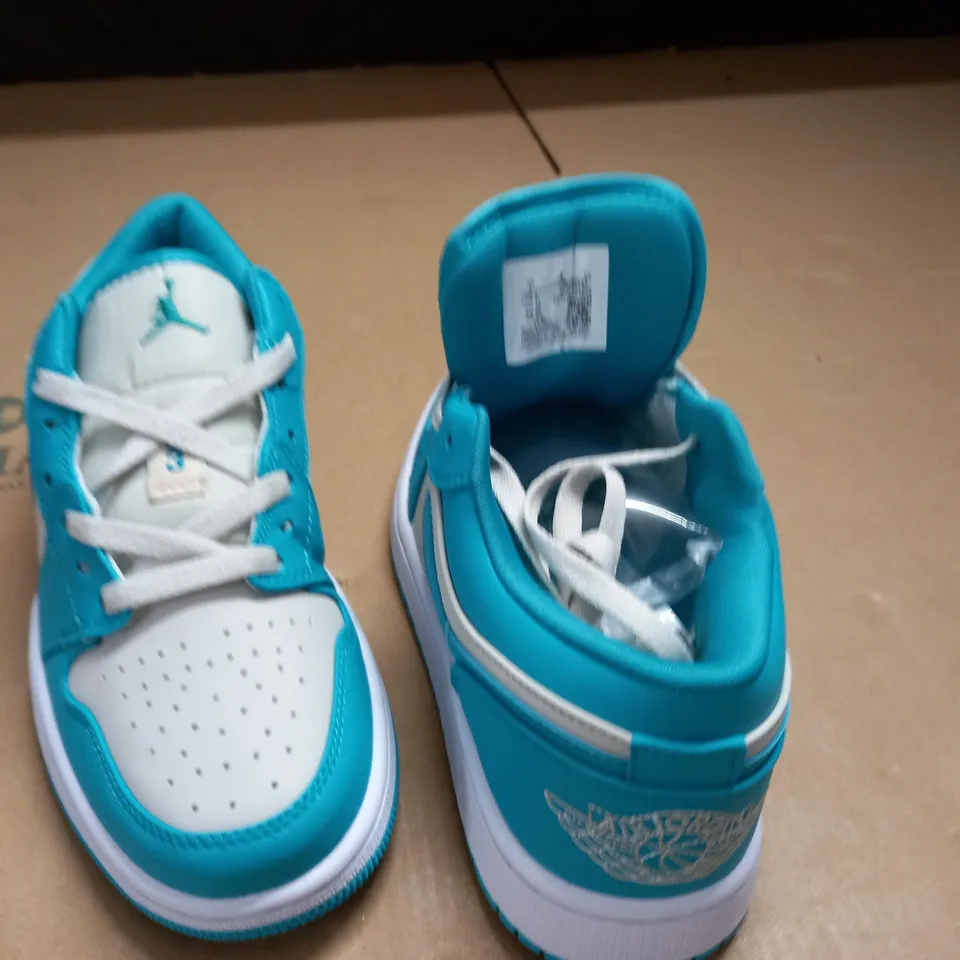 PAIR OF NIKE JORDAN TRAINERS IN BLUE/WHITE - UK 6