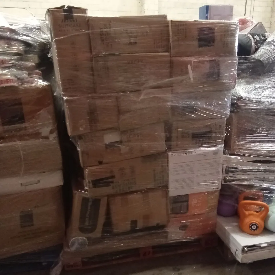 PALLET OF ASSORTED E-COMMERCE GOODS AND PRODUCTS TO INCLUDE; AIR FRYERS, A LARGE QUANTITY OF SUITCASES/TRAVEL BAGS, SOFT PLAYPEN ETC