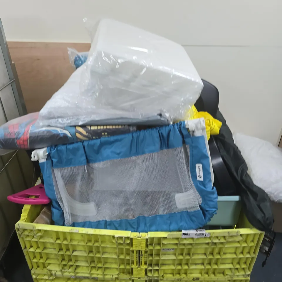 PALLET OF APPROX 20 ASSORTED HOUSEHOLD ITEMS TO INCLUDE PIILOWS , TOILET ROLLS AND HOOVER PARTS AND ACCESSORIES