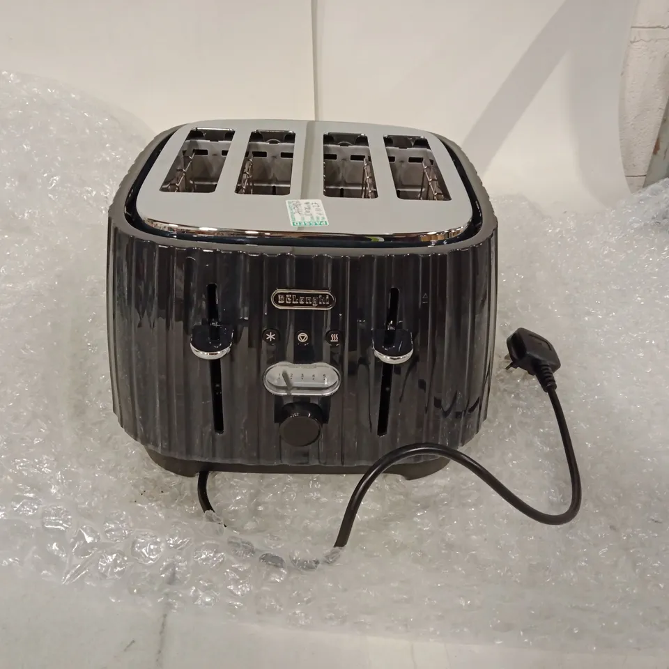 DE'LONGHI 4-SLICE TOASTER (CTD4003.BK) - BOXED