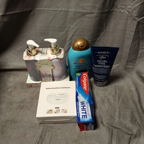 APPROXIMATELY 20 ASSORTED COSMETIC ITEMS TO INCLUDE KIEHLS FACIAL FUEL, OGX ARGAN OIL OF MOROCCO, COLGATE, BAYLIS AND HARDING LUXURY HAND CARE SET, NAIL MACHING ETC
