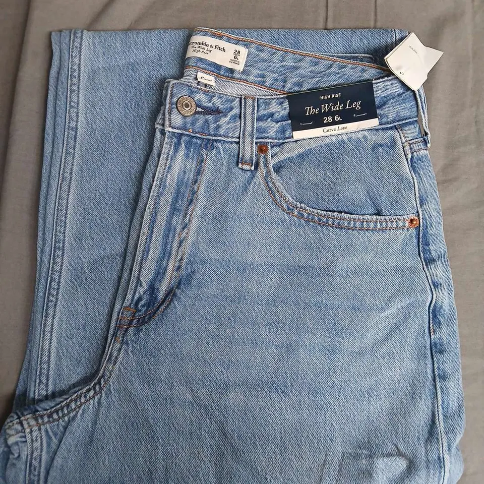 ABERCROMBIE & FITCH HIGH RISE THE WIDE LEG CURVE LOVE JEANS IN BLUE - 28 6L