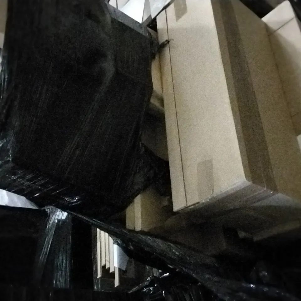 PALLET OF APPROX 17 ASSORTED BATHROOM FURNITURE TO INCLUDE PANELS, PLINTHS AND BASIN DOORS