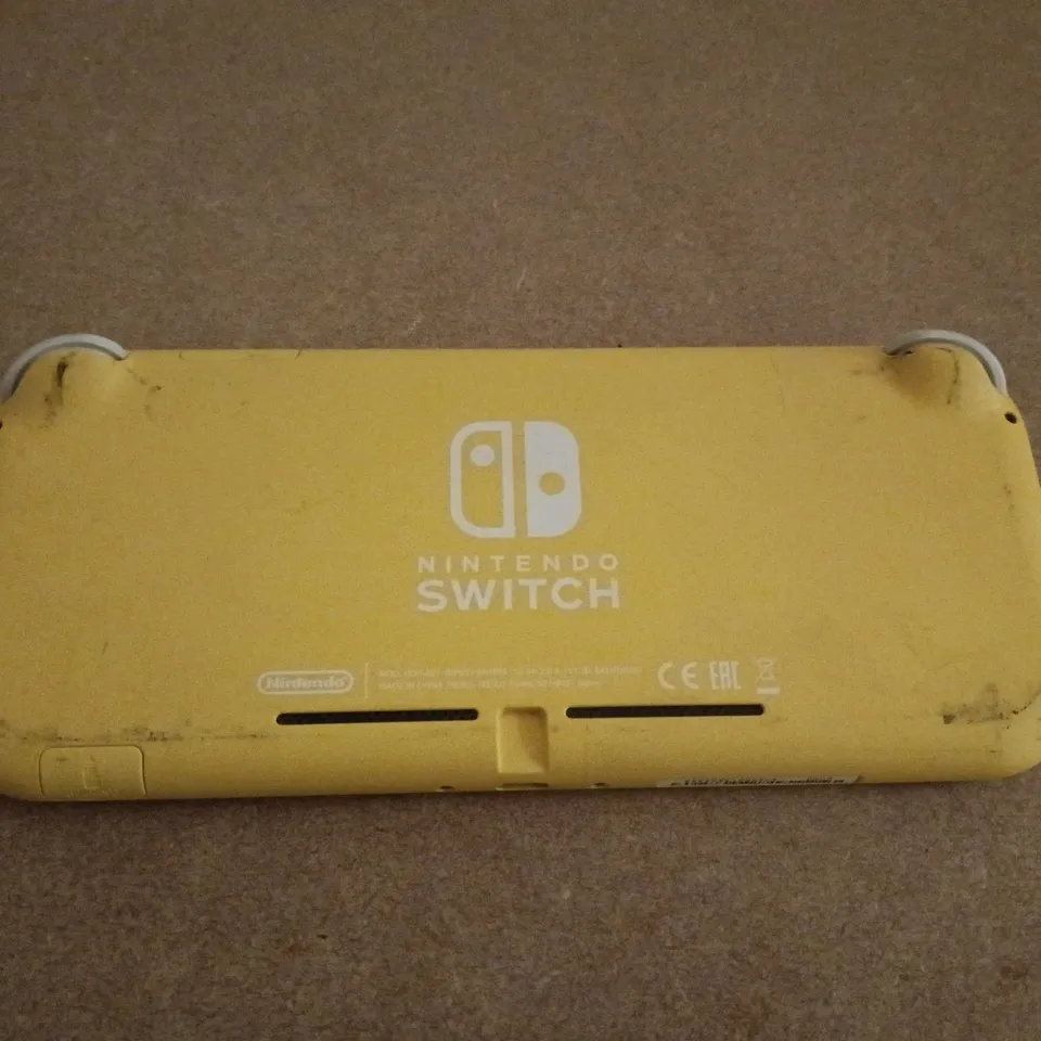NINTENDO SWITCH LITE – YELLOW