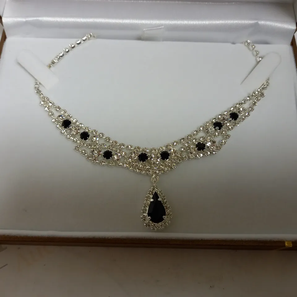 BOXED F. HINDS SILVER EFFECT NECKLACE WITH BLACK STONES