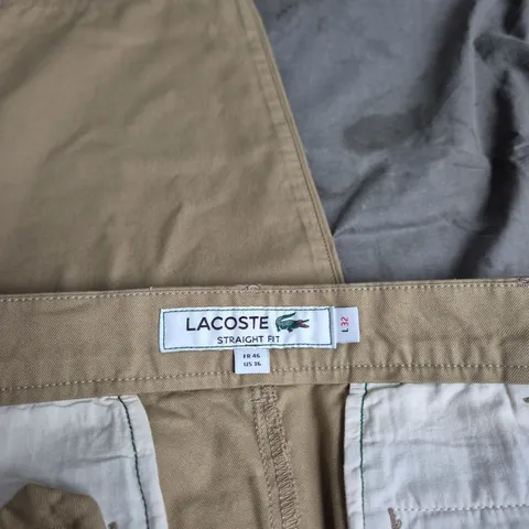 LACOSTE STRAIGHT FIT KHAKI CHINOS – UK L 32 (US 36 / FR 46)