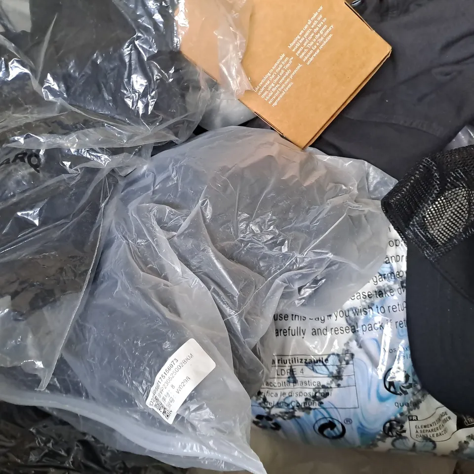 BOX OF APPROXIMATELY 20 ASSORTED CLOTHING AND FASHION ITEMS IN VARIOUS STYLES AND SIZES TO INCLUDE SHEIN, H&M, BOOHOO, ETC