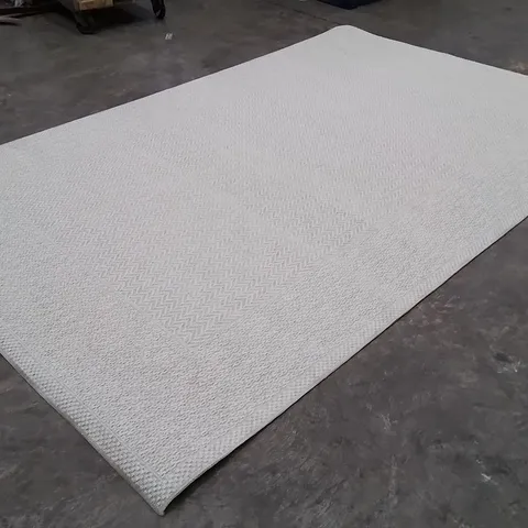 QUALITY DESIGNER AREA RUG - APPROXIMATELY 300X190CM