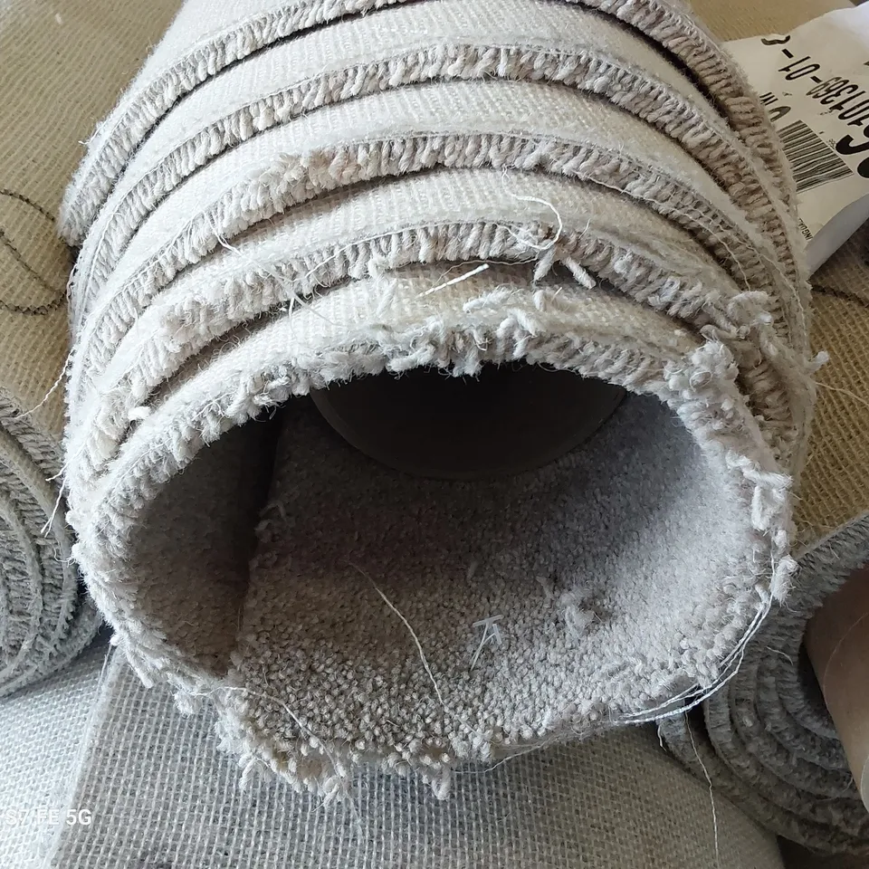 ROLL OF QUALITY LINGDALE BURNSALL CARPET APPROXIMATELY 5M × 2.88M