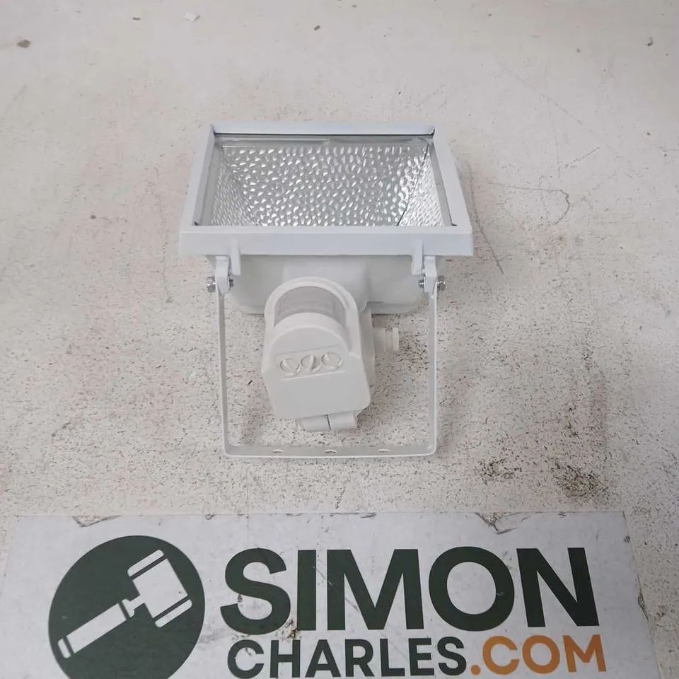 POWER MASTER PIR FLOODLIGHT 500W MAX – WHITE