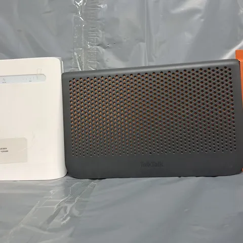 APPROXIMATELY 8 ASSORTED ELECTRICAL ITEMS TO INCLUDE TALK TALK WI-FI ROUTER, ETC