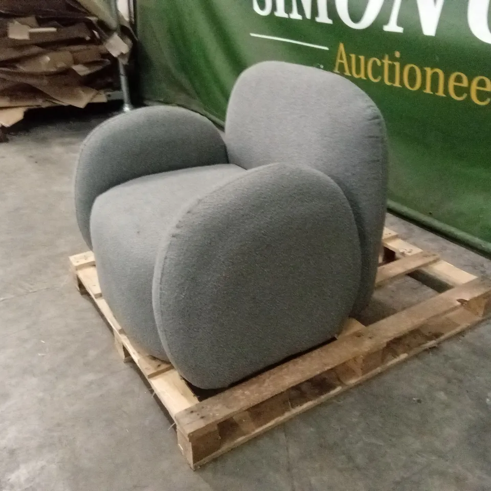 QUALITY DESIGNER GREY FABRIC UPHOLSTERED CHAIR