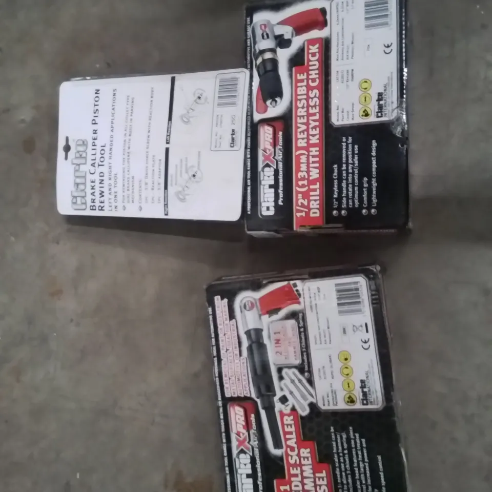 BOX OF ASSORTED ITEMS TO INCLUDE;CLARKE NEEDLE SCALER,CLARKE REVERSIBLE DRILL,CLARKE BRAKE CALIPER PISTON REWIND TOOL
