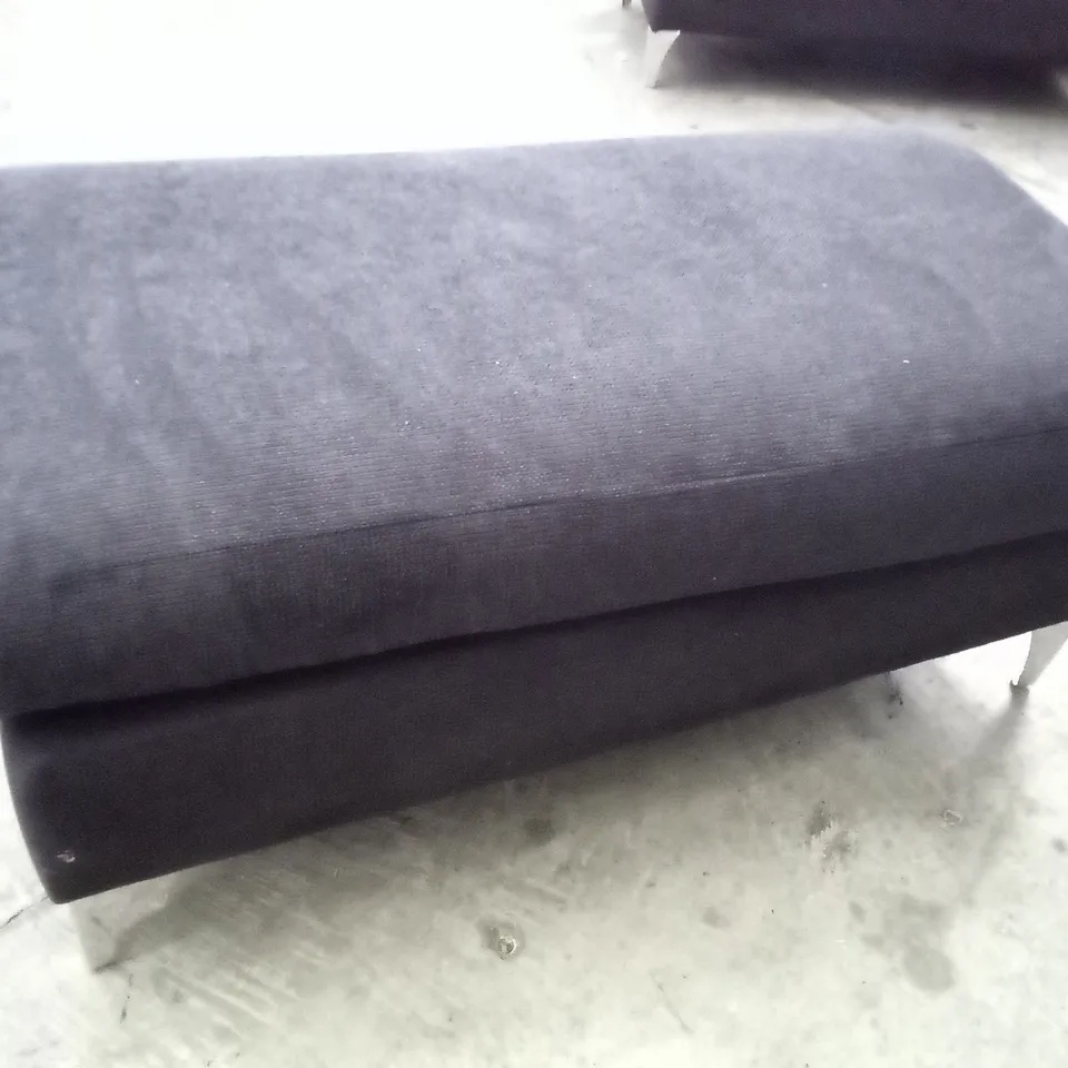 QUALITY DESIGNER COSTELLO DISPLAY CHAISE FOOTSTOOL BLACK/FEET CHROME