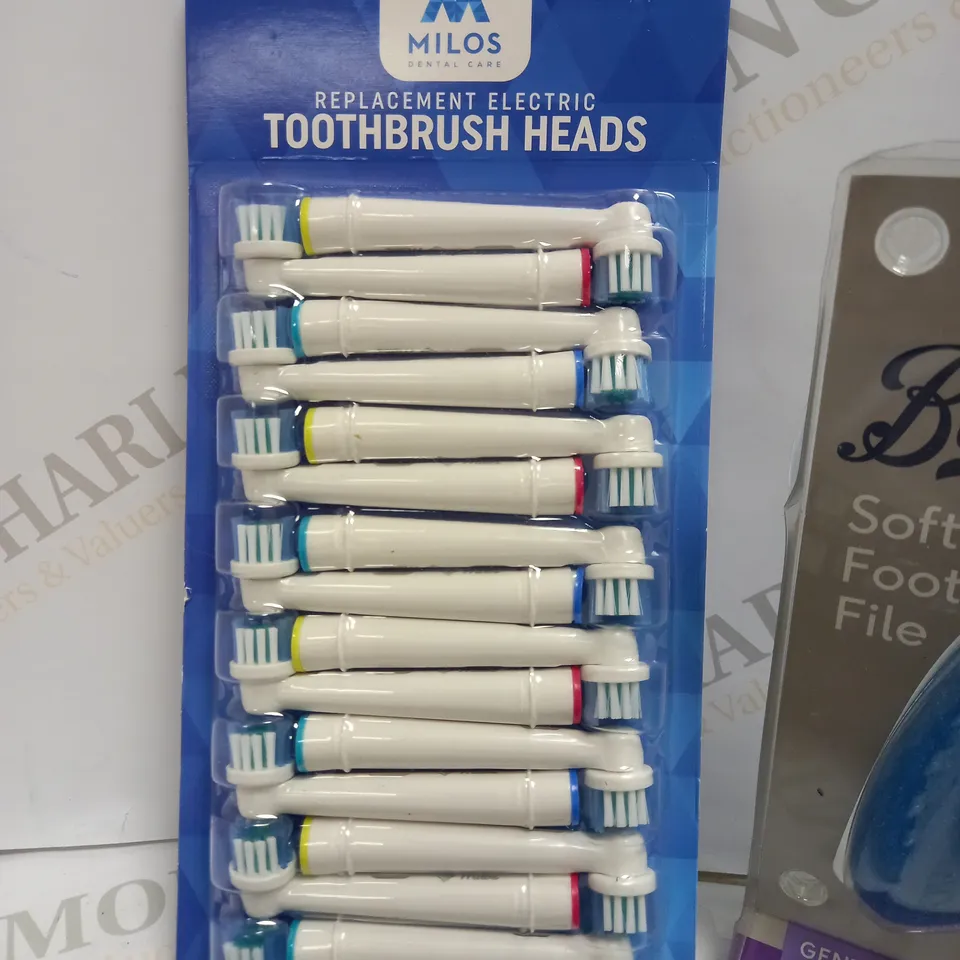 LOT OF APPROX 3 TO INCLUDE TOOTHBRUSH HEADS , SOFT FOOT FILE , ETC