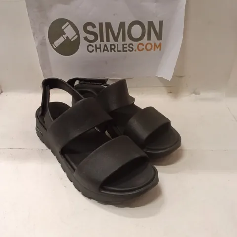 BLACK SANDALS (MEN'S/UNISEX) – FLAT STRAP SANDALS SIZE UK9