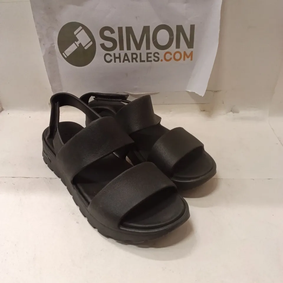 BLACK SANDALS (MEN'S/UNISEX) – FLAT STRAP SANDALS SIZE UK9