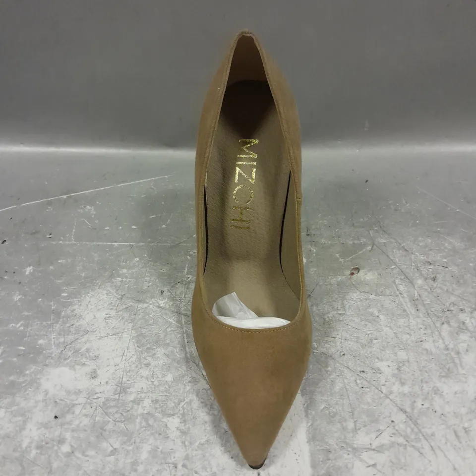 PAIR OF MIZCHI ROSE AVENUE CLASSIC HEELS IN TAUPE SIZE 215MM/UK 2