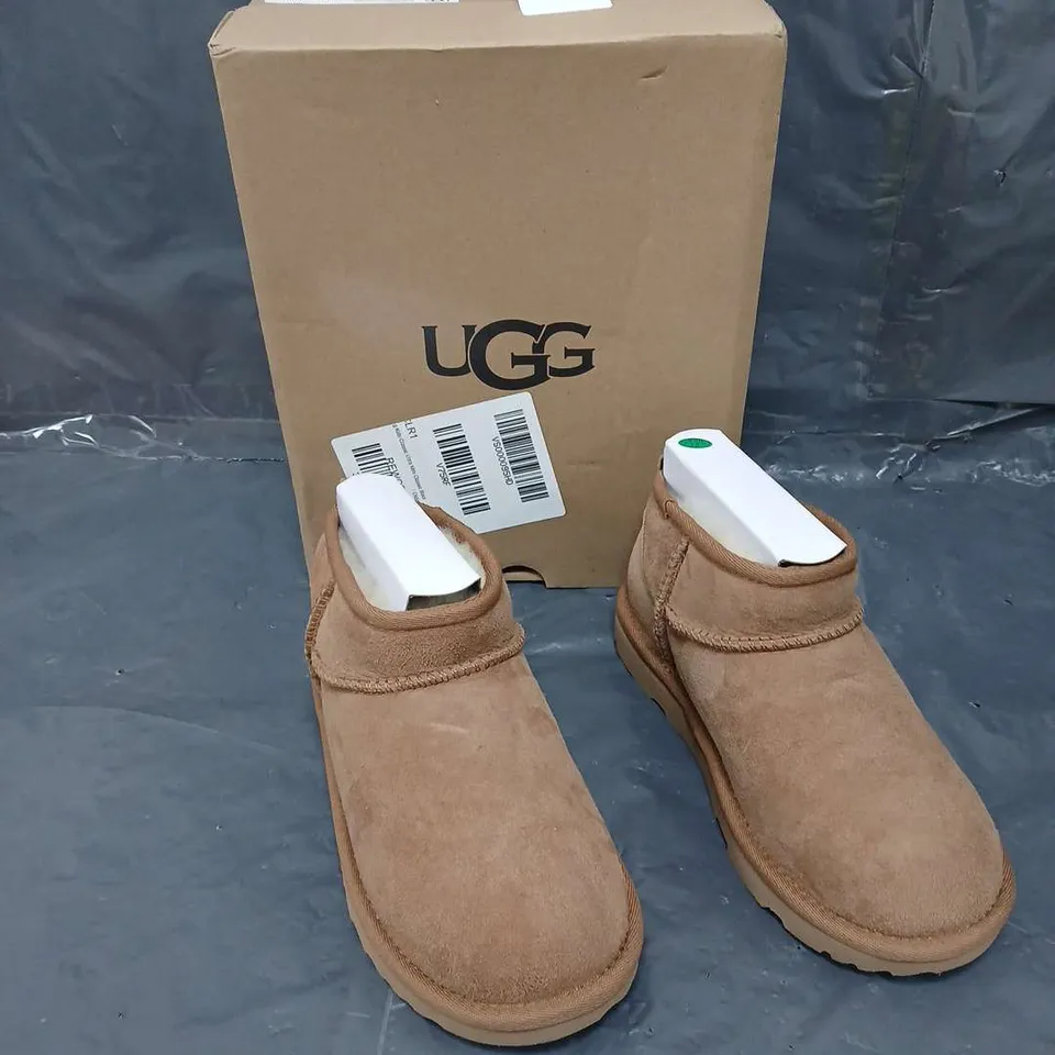 BOXED PAIR OF KIDS UGGS CLASSIC BOOT - UK 1 