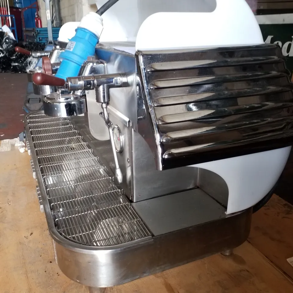 ELEKTRA BARLUME 3-GROUP COFFEE MACHINE