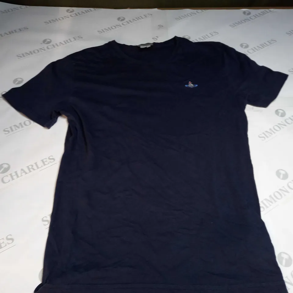 VIVIENNE WESTWOOD EMBROIDED LOGO CREWNECK T-SHIRT IN NAVY - MEDIUM
