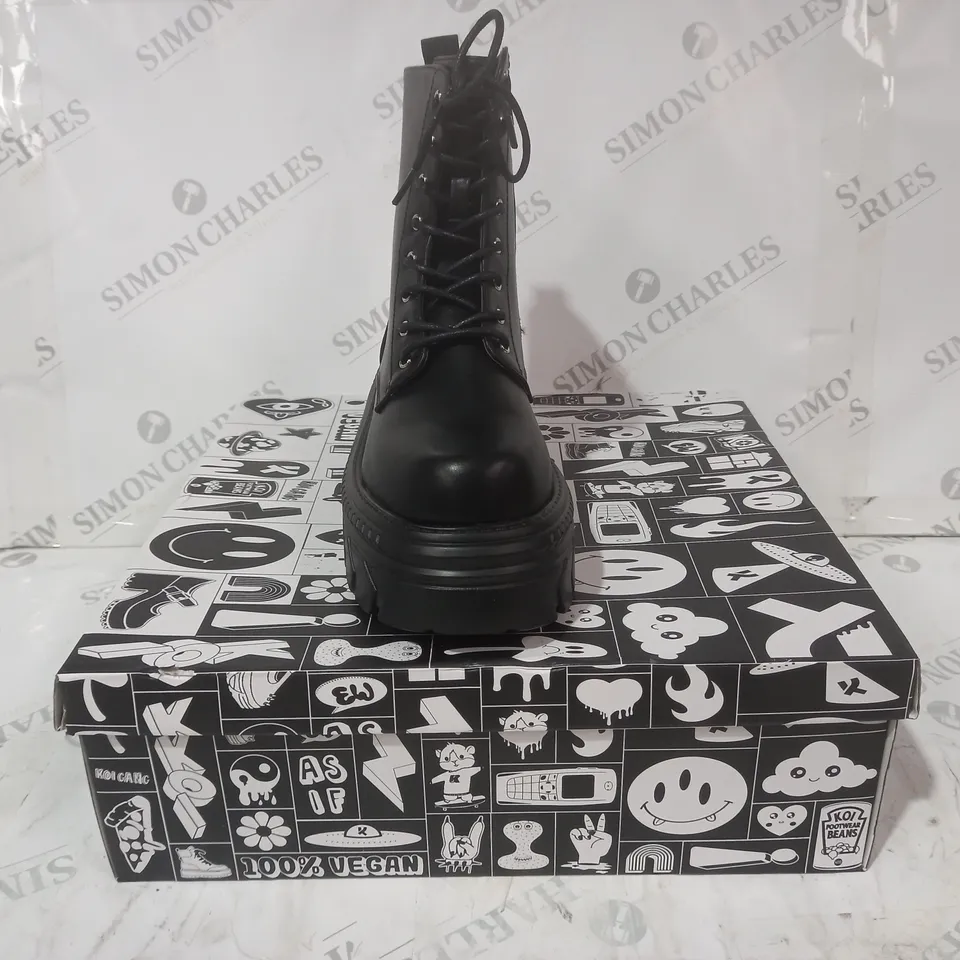 BRAND NEW BOXED PAIR OF KOI VEGAN LEATHER TALWAR CHUNKY STOMPER BOOTS IN BLACK UK SIZE 4
