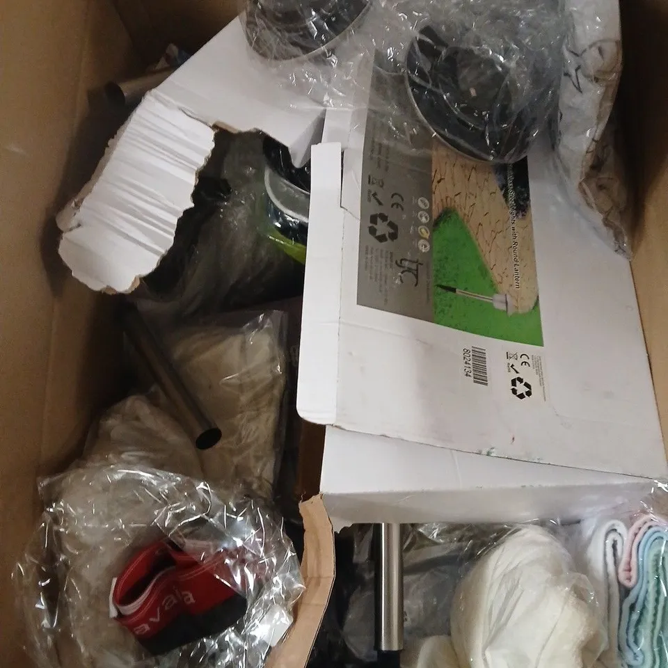 BOX OF APPROXIMATELY 10 ASSORTED HOUSEHOLD ITEMS TO INCLUDE - PILLOW, COSMETIC BAG, DRESS - ETC