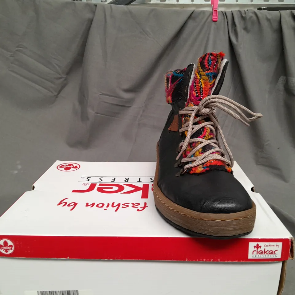 BOXED PAIR OF RIEKER FLEECE LINING BOOTS IN BLACK - UK 7 1/2
