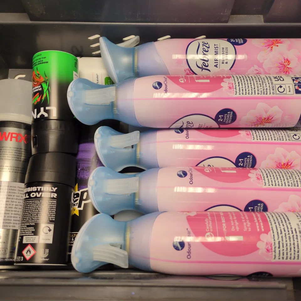 APPROXIMATELY 14 ASSORTED AEROSOLS TO INCLUDE SURE INVISIBLE PURE, LYNX JUNGLE FRESH, CREP PROTECT, ETC - COLLECTION ONLY
