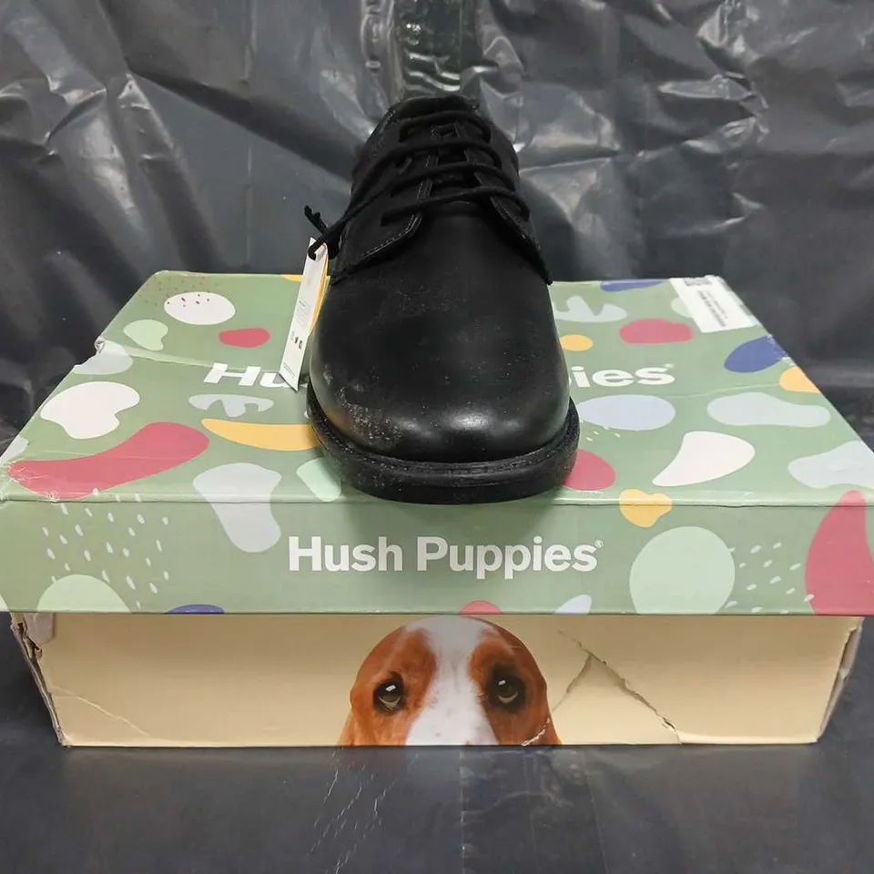 BOXED PAIR OF HUSH PUPPIES LACE UP SHOES IN BLACK SIZE 6