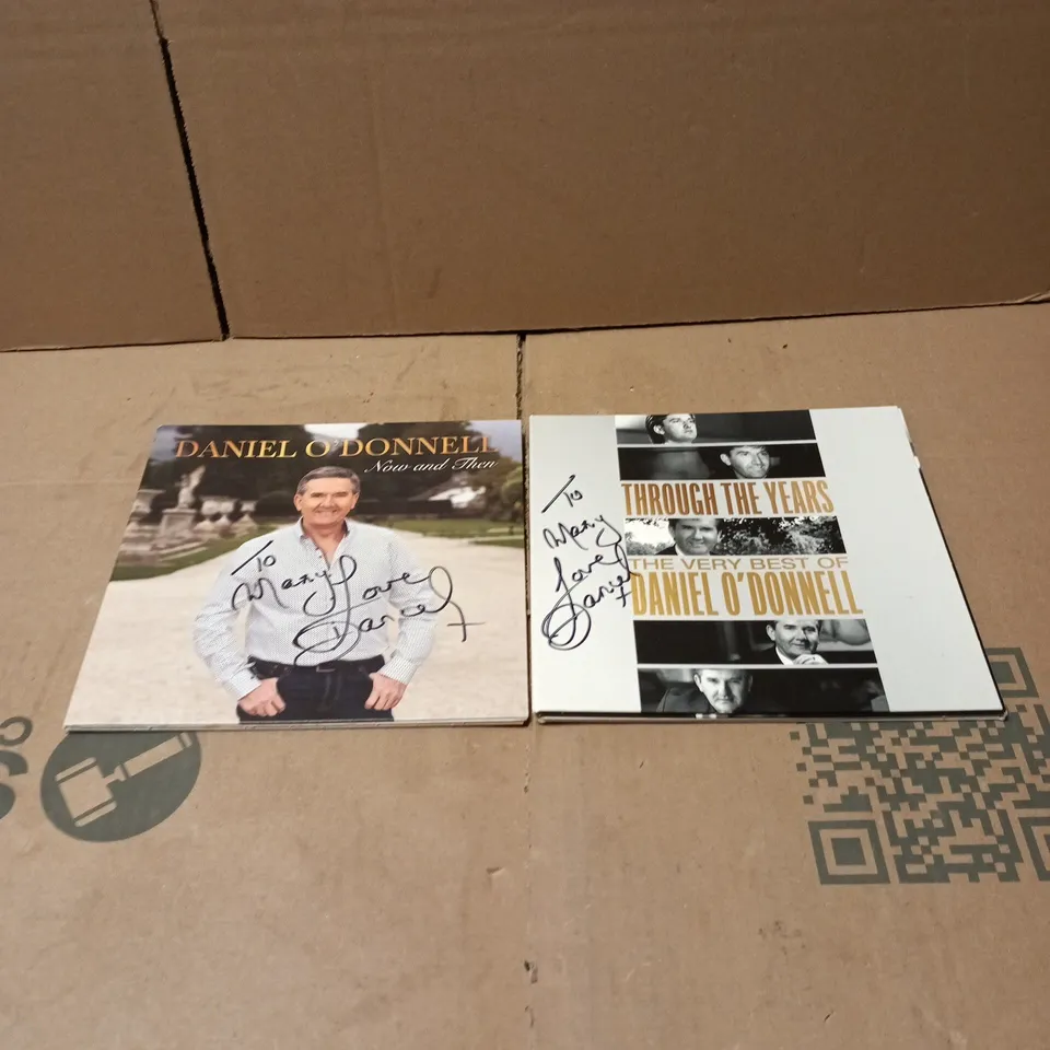 2 X SIGNED DANIEL O'DONNELL EMPTY ALBUM SLEEVES