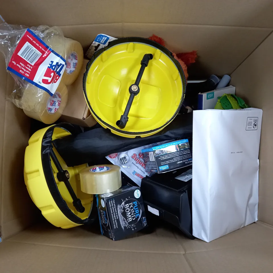 APPROXIMATELY 20 ASSORTED HOUSEHOLD ITEMS TO INCLUDE WALKING STICK, JOHN LEWIS HANDHELD FAN, BEDECK PILLOW CASE, ETC