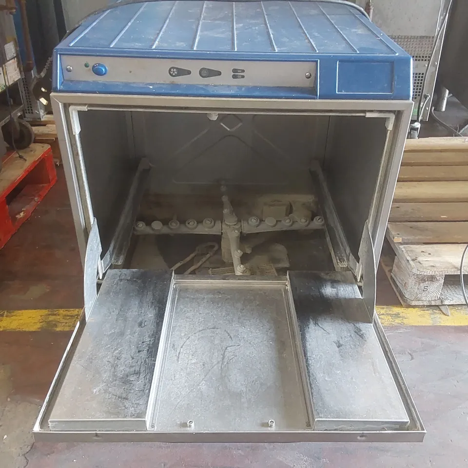 OMNIWASH 5000BT COMMERCIAL UNDERCOUNTER DISHWASH