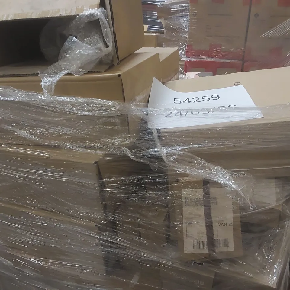 PALLET CONTAINING A VERY LARGE QUANTITY OF ASSORTED BEAUTY RELATED PRODUCTS TO INCLUDE: BIRCHBOX BEAUTY ADVENT CALENDARS, BIRCHBOX BEAUTY SETS ECT
