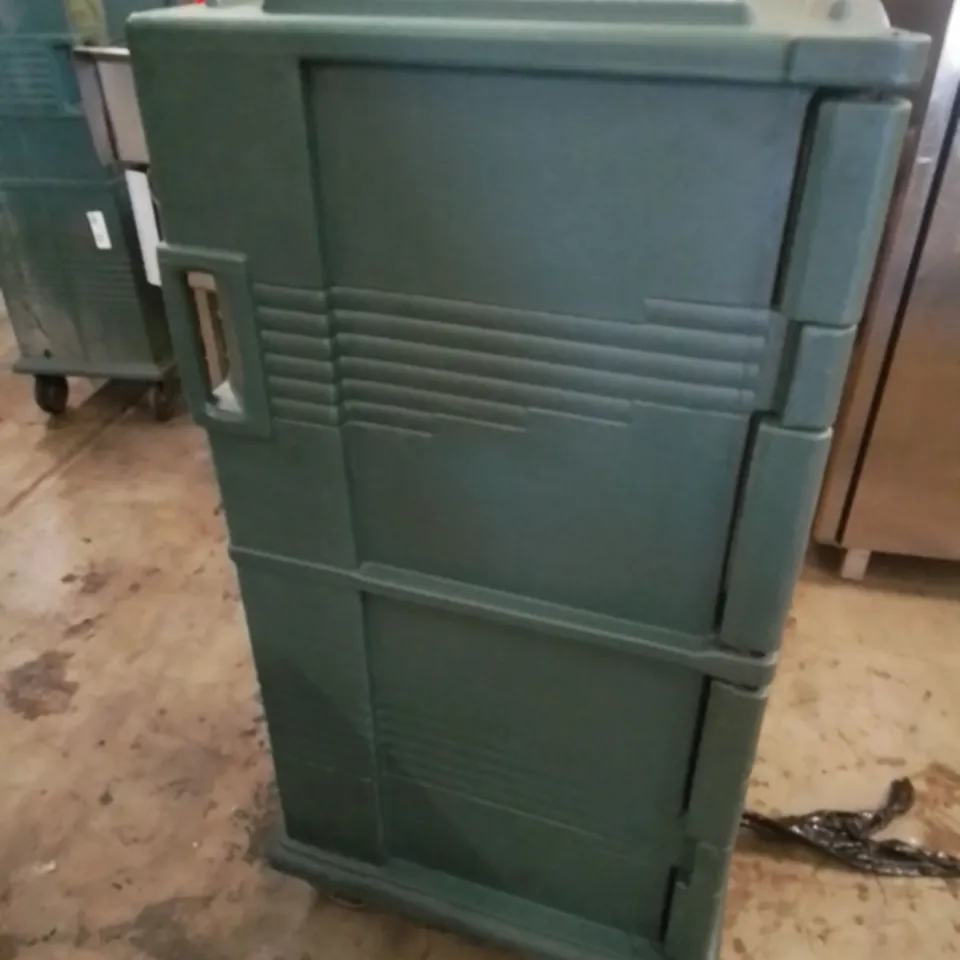 CAMBRO ULTRA CAMCART INSULATED FOOD CART 