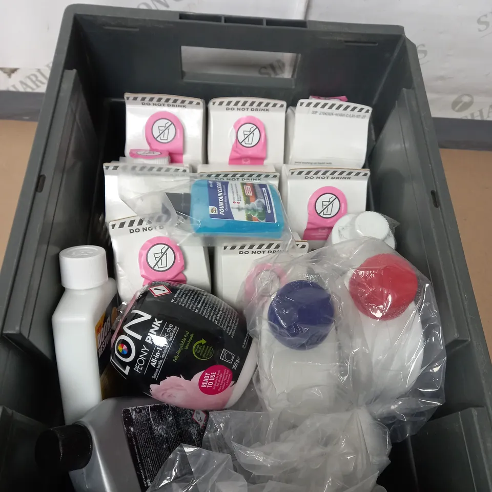 BOX OF APPROX 10 CLEANING PRODUCTS TO INCLUDE WASHING UP LIQUID , FABRIC DYE , DOOR RESTORE   - COLLECTION ONLY