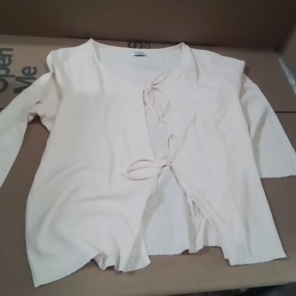 BOX CONTAINING APPROXIMATELY 22 BRAND NEW SIMPLY BEE ECRU CARDIGAN 