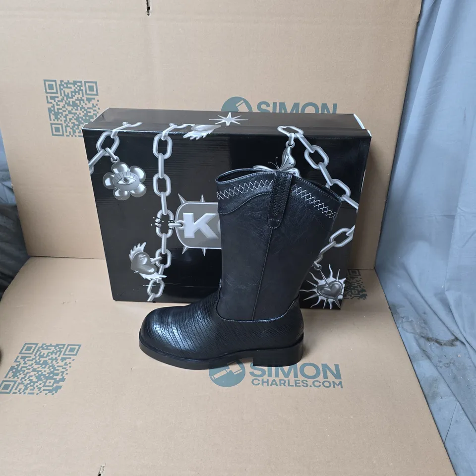 BOXED KOI THE LAST COURTSHIP MENS ORNATE STACKED COWBOY BOOTS BLACK UK SIZE 8 